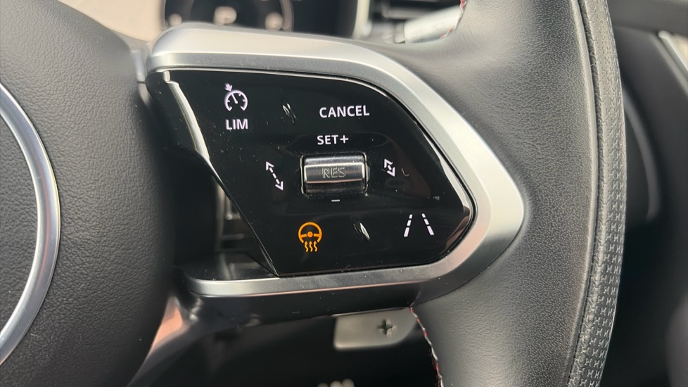 Jaguar F-Pace 5.0 V8 550 SVR 5dr Auto AWD Petrol Estate - Image 57