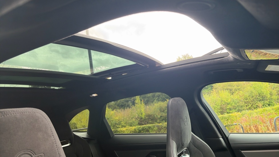 Jaguar F-Pace 5.0 V8 550 SVR 5dr Auto AWD Petrol Estate - Image 60