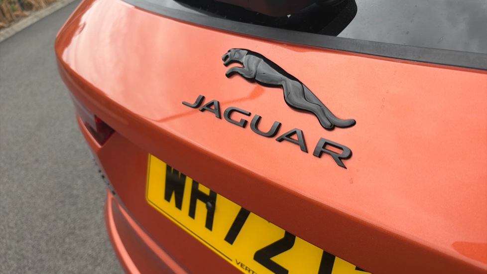 Jaguar F-Pace 5.0 V8 550 SVR 5dr Auto AWD Petrol Estate - Image 65
