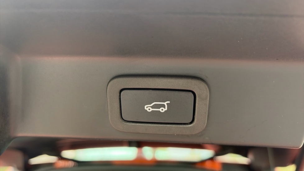 Jaguar F-Pace 5.0 V8 550 SVR 5dr Auto AWD Petrol Estate - Image 67