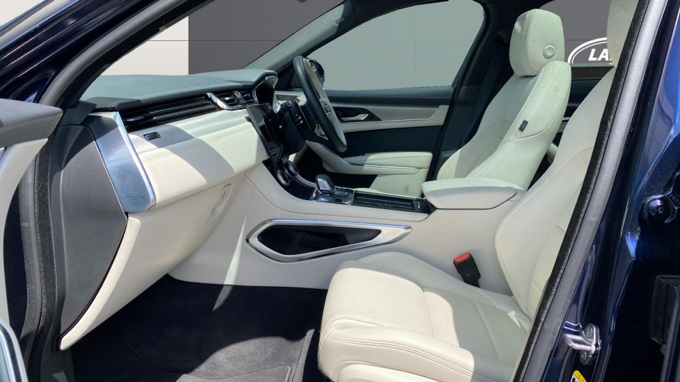Jaguar F-Pace 2.0 D200 R-Dynamic SE Black 5dr Auto AWD Diesel Estate - Image 3