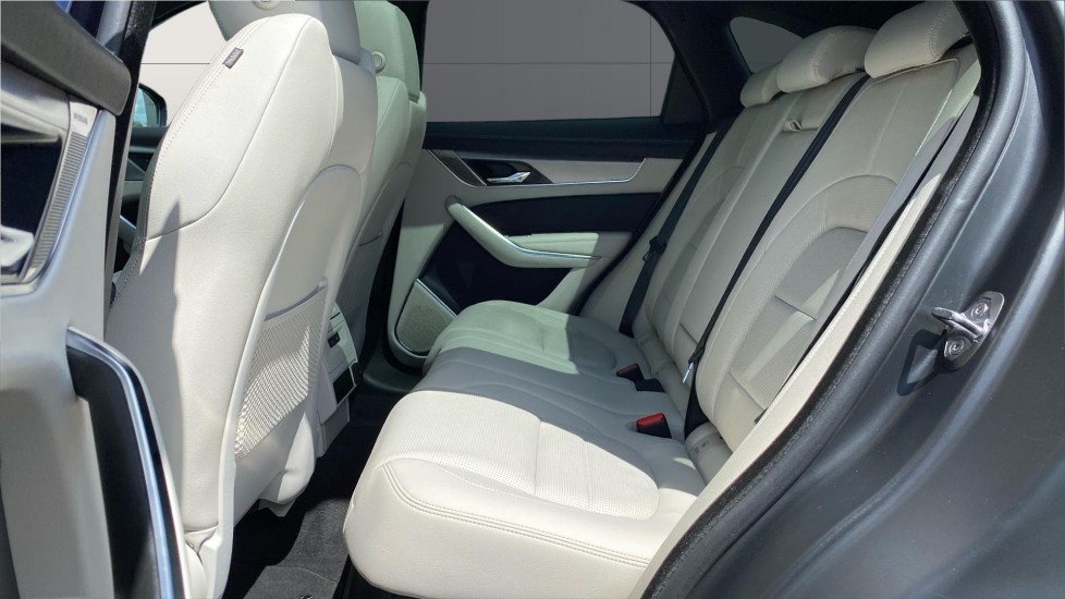 Jaguar F-Pace 2.0 D200 R-Dynamic SE Black 5dr Auto AWD Diesel Estate - Image 4