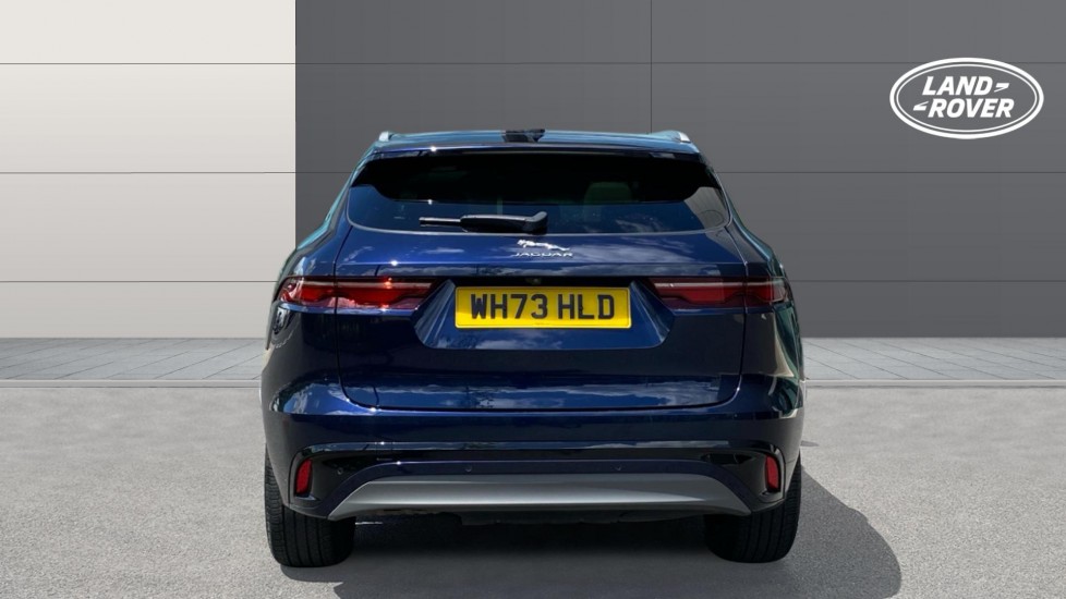 Jaguar F-Pace 2.0 D200 R-Dynamic SE Black 5dr Auto AWD Diesel Estate - Image 6