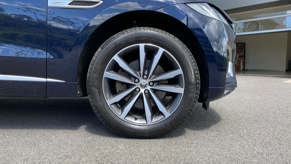 Jaguar F-Pace 2.0 D200 R-Dynamic SE Black 5dr Auto AWD Diesel Estate - Image 8