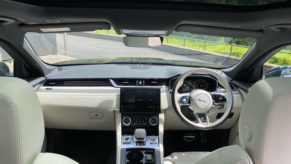 Jaguar F-Pace 2.0 D200 R-Dynamic SE Black 5dr Auto AWD Diesel Estate - Image 9