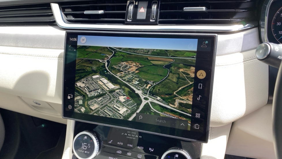 Jaguar F-Pace 2.0 D200 R-Dynamic SE Black 5dr Auto AWD Diesel Estate - Image 11