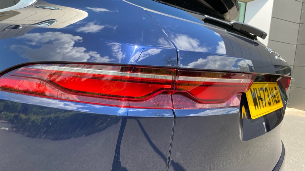 Jaguar F-Pace 2.0 D200 R-Dynamic SE Black 5dr Auto AWD Diesel Estate - Image 19
