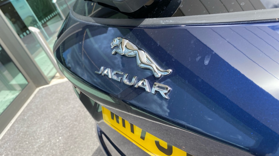 Jaguar F-Pace 2.0 D200 R-Dynamic SE Black 5dr Auto AWD Diesel Estate - Image 24