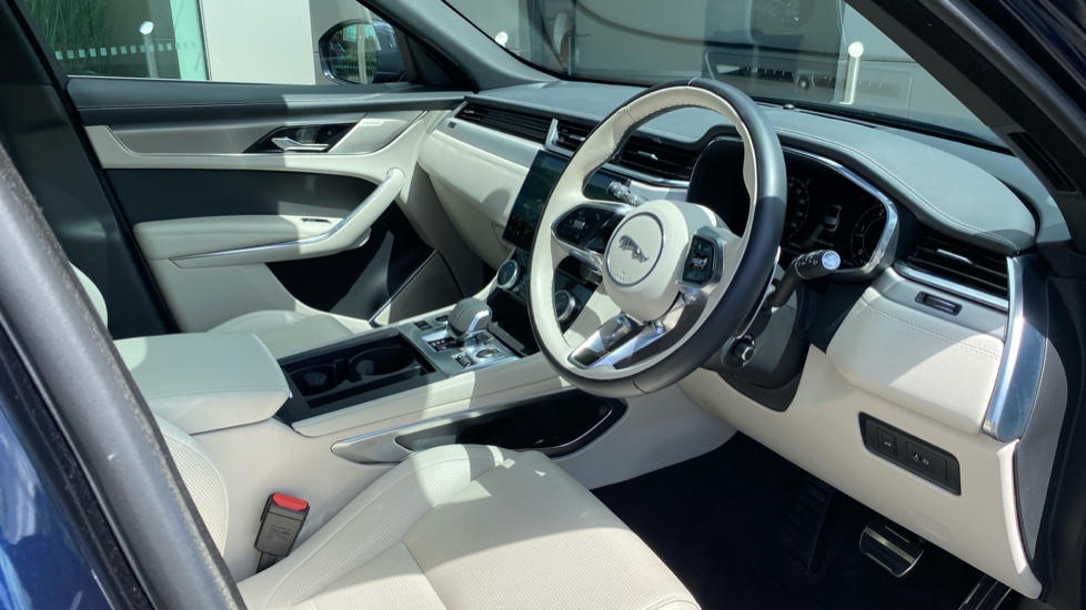 Jaguar F-Pace 2.0 D200 R-Dynamic SE Black 5dr Auto AWD Diesel Estate - Image 28