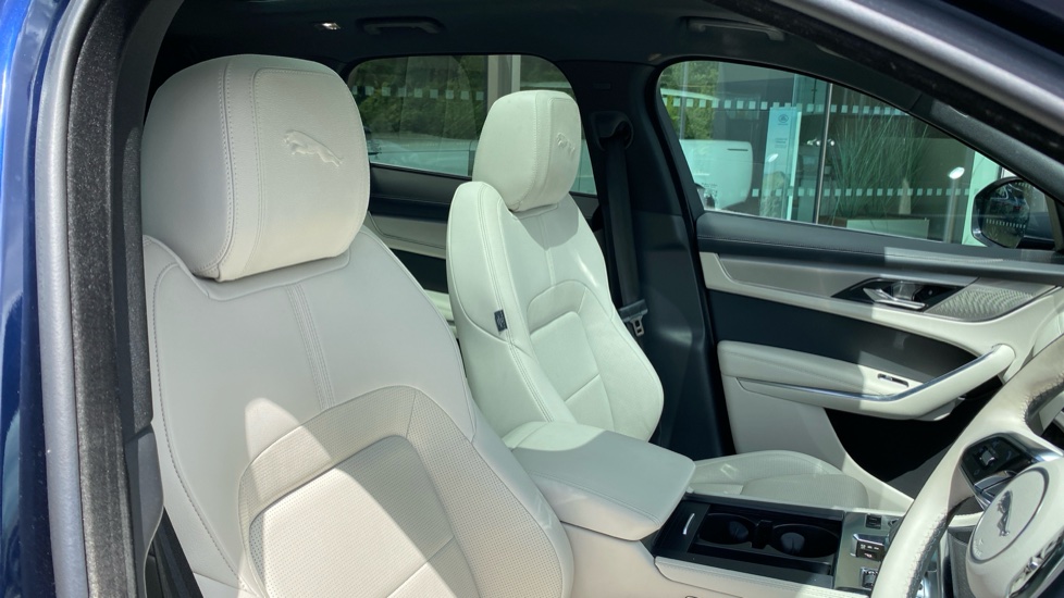 Jaguar F-Pace 2.0 D200 R-Dynamic SE Black 5dr Auto AWD Diesel Estate - Image 29