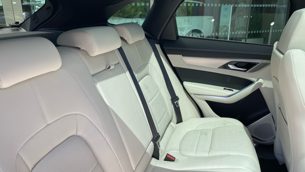 Jaguar F-Pace 2.0 D200 R-Dynamic SE Black 5dr Auto AWD Diesel Estate - Image 36