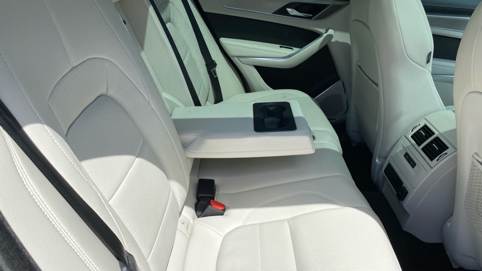 Jaguar F-Pace 2.0 D200 R-Dynamic SE Black 5dr Auto AWD Diesel Estate - Image 37