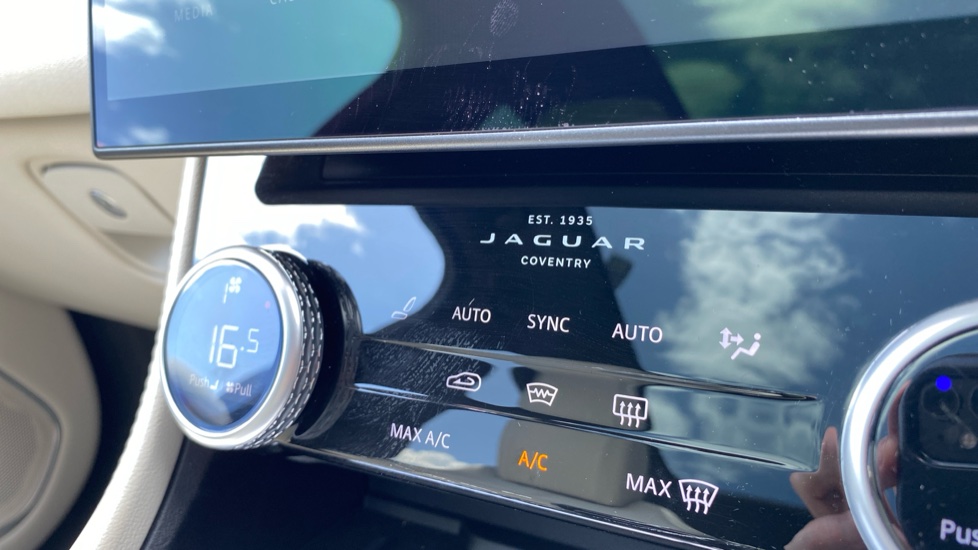 Jaguar F-Pace 2.0 D200 R-Dynamic SE Black 5dr Auto AWD Diesel Estate - Image 41