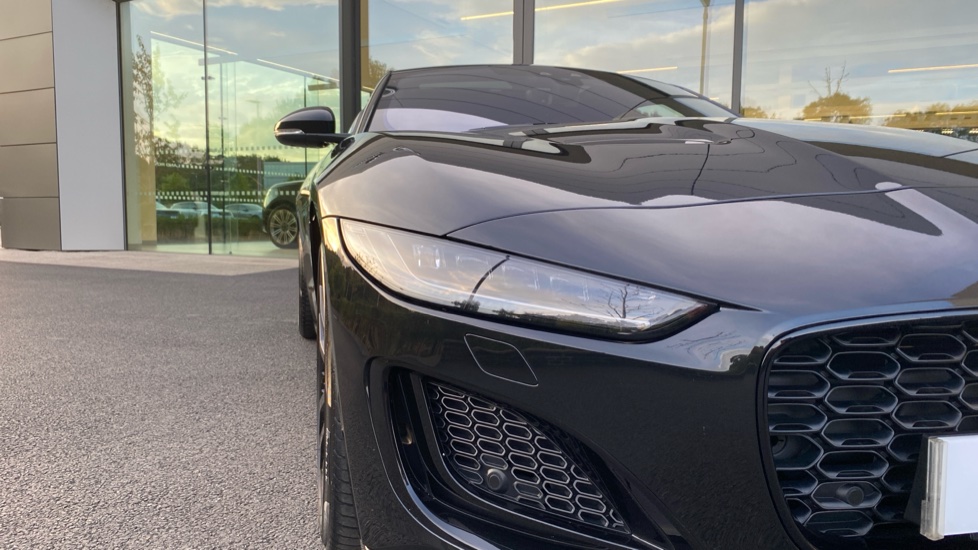 Jaguar F-Type 5.0 P450 Supercharged V8 75 2dr Auto AWD Petrol Coupe - Image 17