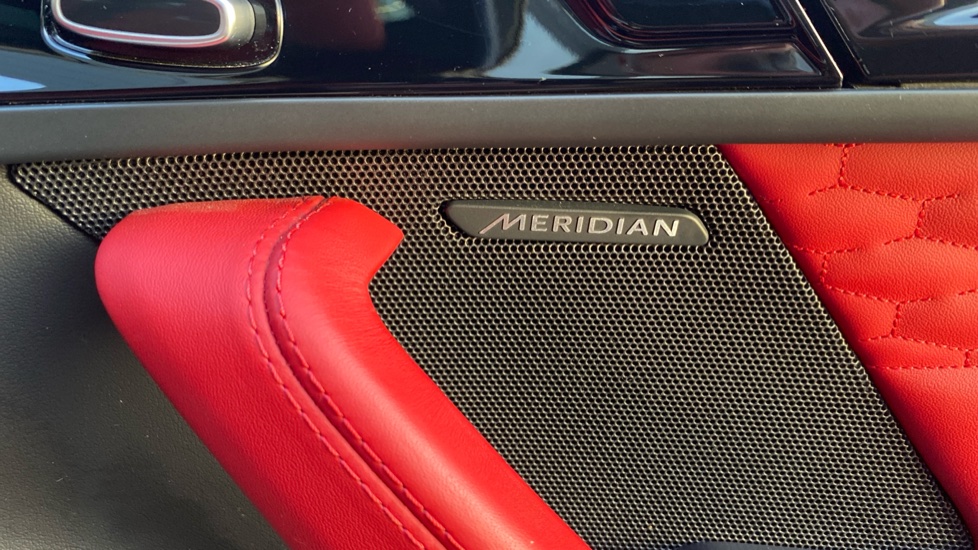 Jaguar F-Type 5.0 P450 Supercharged V8 75 2dr Auto AWD Petrol Coupe - Image 35