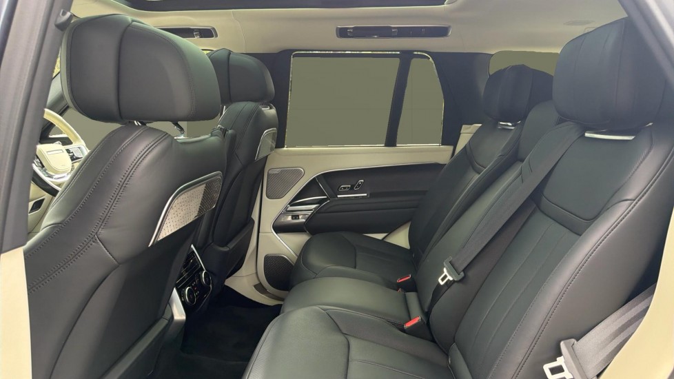 Land Rover Range Rover 3.0 P400 Autobiography 4dr Auto Petrol Estate - Image 4