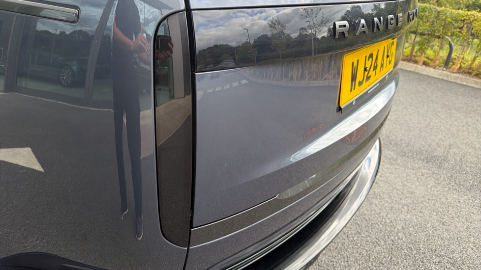 Land Rover Range Rover 3.0 P400 Autobiography 4dr Auto Petrol Estate - Image 19