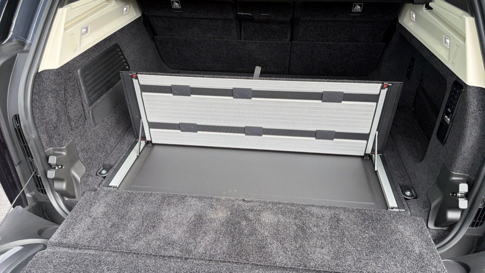 Land Rover Range Rover 3.0 P400 Autobiography 4dr Auto Petrol Estate - Image 33