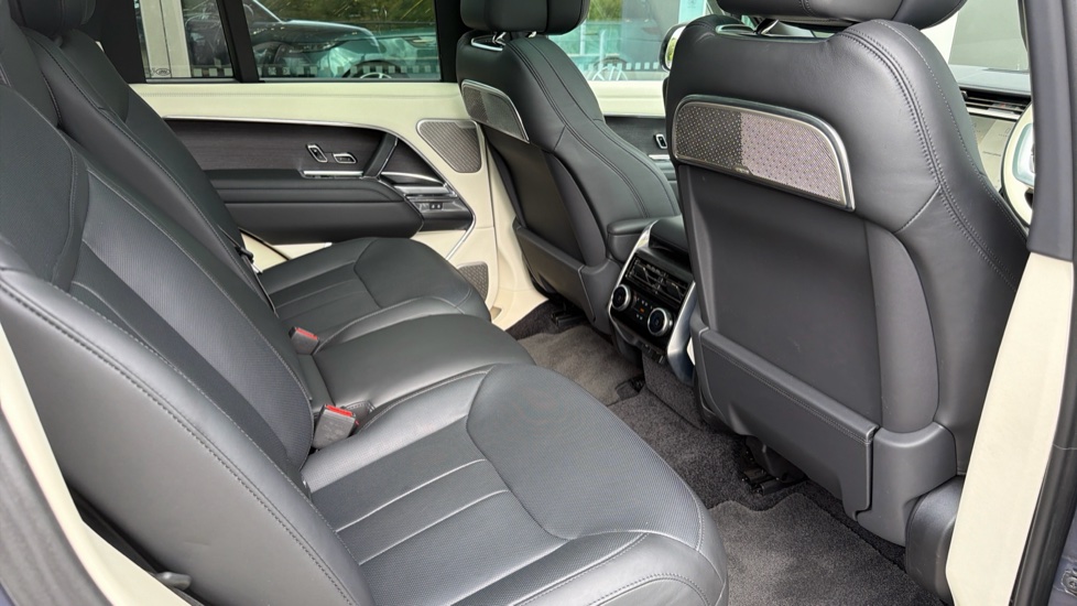Land Rover Range Rover 3.0 P400 Autobiography 4dr Auto Petrol Estate - Image 42