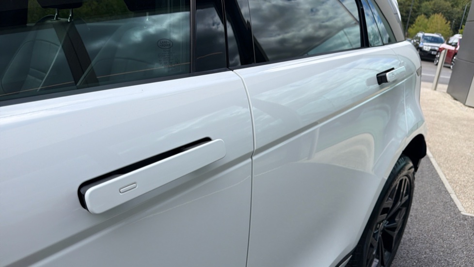 Land Rover Range Rover Evoque 2.0 D200 R-Dynamic HSE 5dr Auto Diesel Hatchback - Image 26