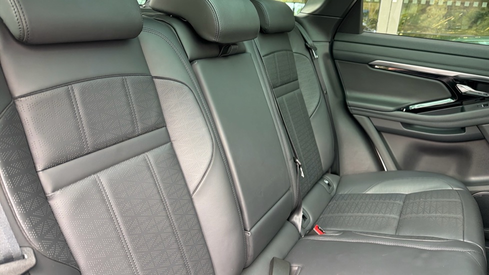 Land Rover Range Rover Evoque 2.0 D200 R-Dynamic HSE 5dr Auto Diesel Hatchback - Image 32