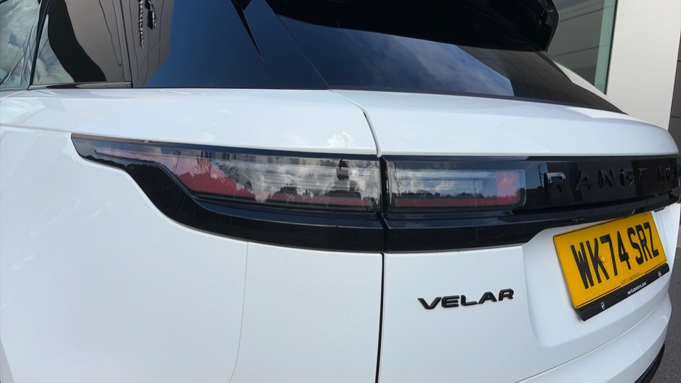 Land Rover Range Rover Velar 2.0 D200 MHEV Dynamic HSE 5dr Auto Diesel Estate - Image 19