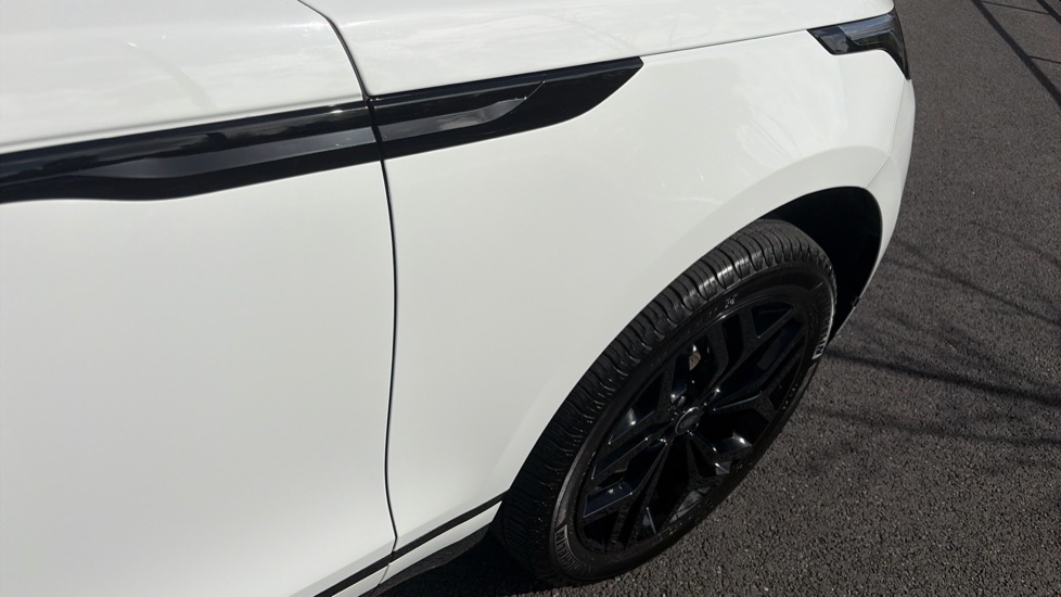 Land Rover Range Rover Velar 2.0 D200 MHEV Dynamic HSE 5dr Auto Diesel Estate - Image 20