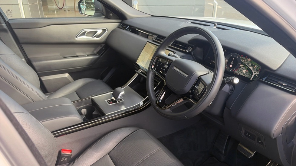 Land Rover Range Rover Velar 2.0 D200 MHEV Dynamic HSE 5dr Auto Diesel Estate - Image 30