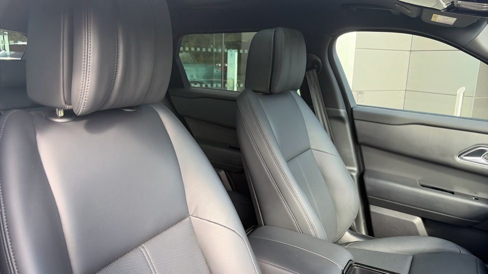 Land Rover Range Rover Velar 2.0 D200 MHEV Dynamic HSE 5dr Auto Diesel Estate - Image 31