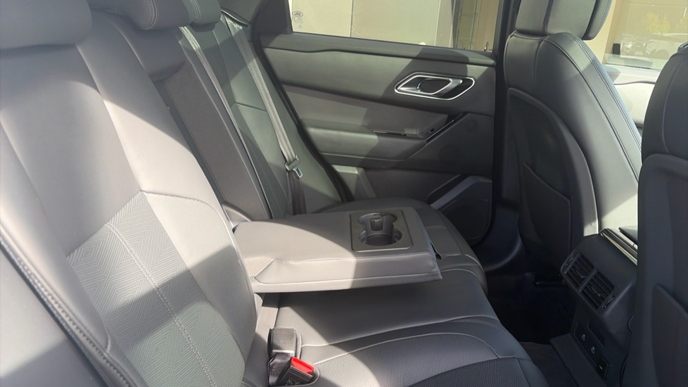Land Rover Range Rover Velar 2.0 D200 MHEV Dynamic HSE 5dr Auto Diesel Estate - Image 33