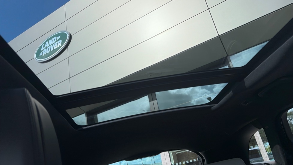 Land Rover Range Rover Velar 2.0 D200 MHEV Dynamic HSE 5dr Auto Diesel Estate - Image 39