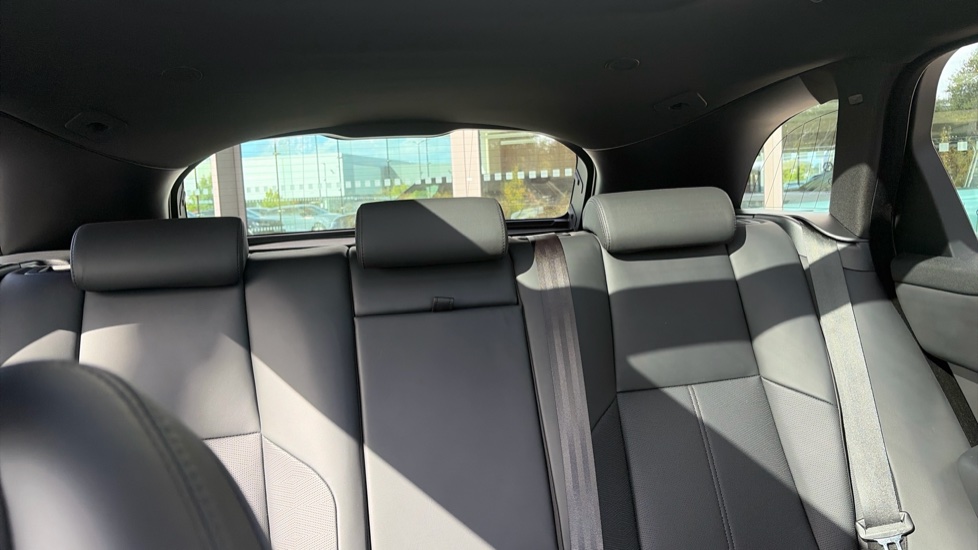 Land Rover Range Rover Velar 2.0 D200 MHEV Dynamic HSE 5dr Auto Diesel Estate - Image 40