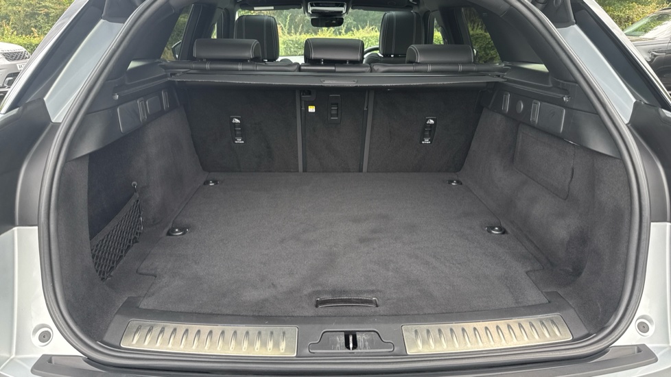 Land Rover Range Rover Velar 2.0 P400e R-Dynamic HSE 5dr Auto Estate - Image 33