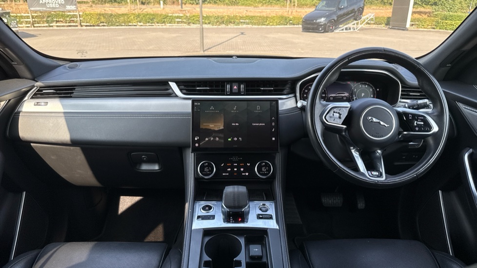 Jaguar F-Pace 2.0 P250 R-Dynamic SE 5dr Auto AWD Petrol Estate - Image 9