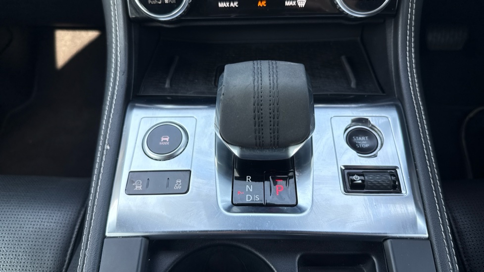 Jaguar F-Pace 2.0 P250 R-Dynamic SE 5dr Auto AWD Petrol Estate - Image 14
