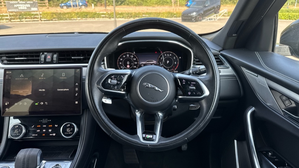 Jaguar F-Pace 2.0 P250 R-Dynamic SE 5dr Auto AWD Petrol Estate - Image 15