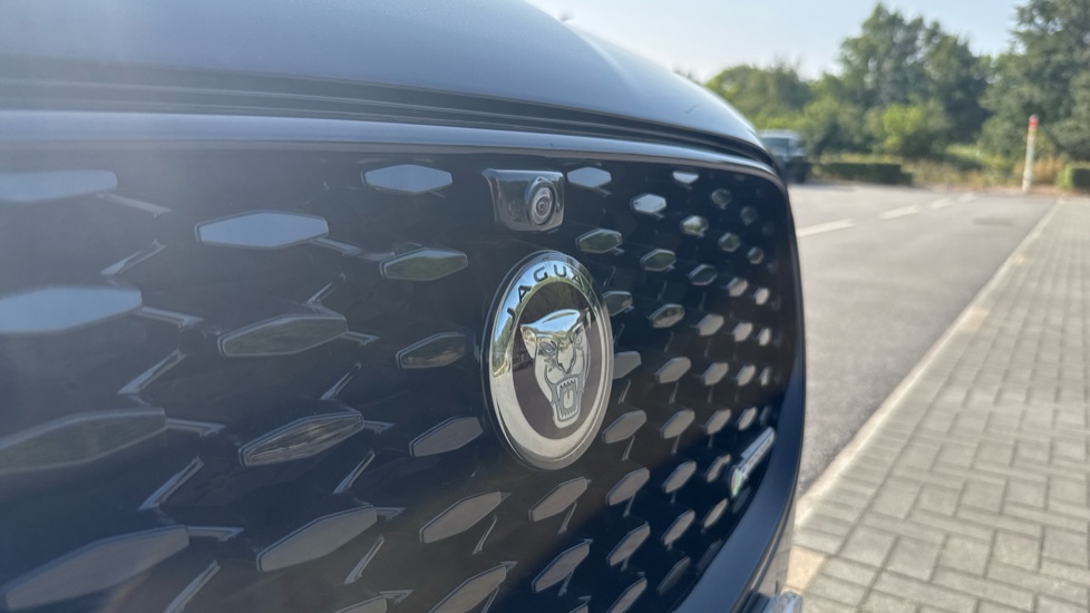 Jaguar F-Pace 2.0 P250 R-Dynamic SE 5dr Auto AWD Petrol Estate - Image 36