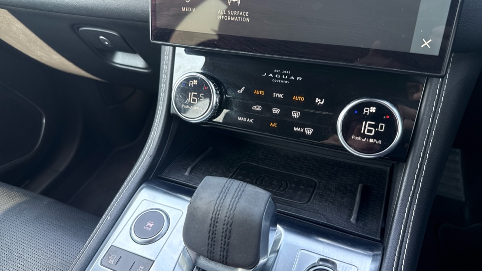 Jaguar F-Pace 2.0 P250 R-Dynamic SE 5dr Auto AWD Petrol Estate - Image 52