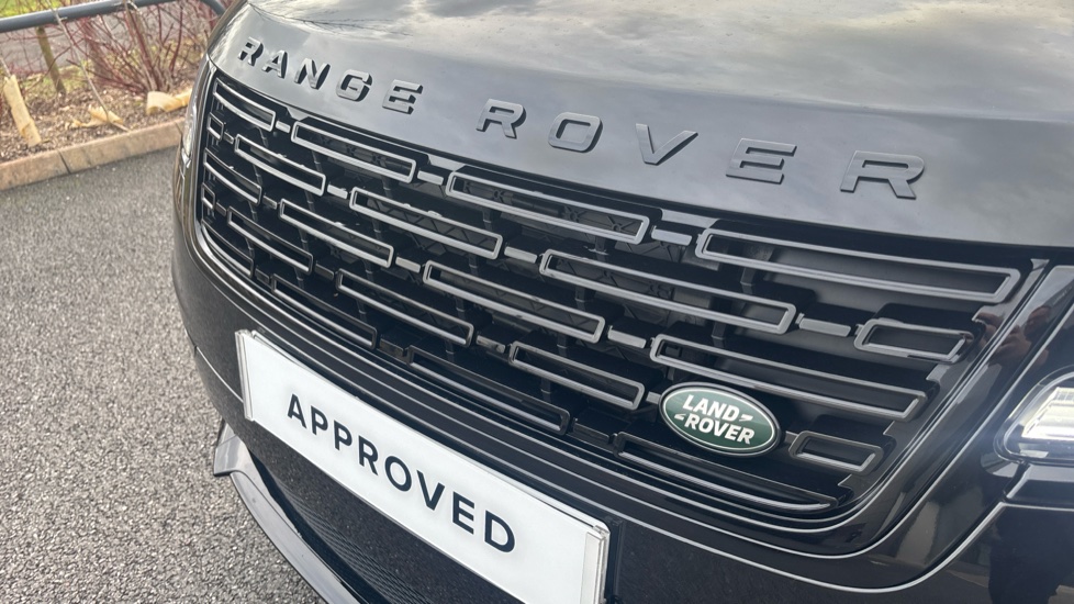 Land Rover Range Rover Velar 2.0 D200 MHEV Dynamic SE 5dr Auto Diesel Estate - Image 22