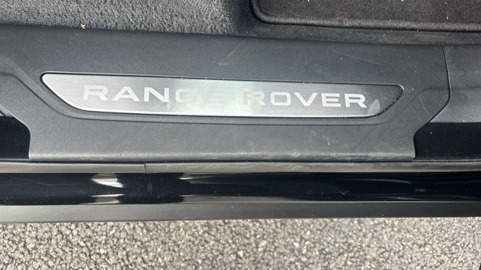 Land Rover Range Rover Velar 2.0 D200 MHEV Dynamic SE 5dr Auto Diesel Estate - Image 26
