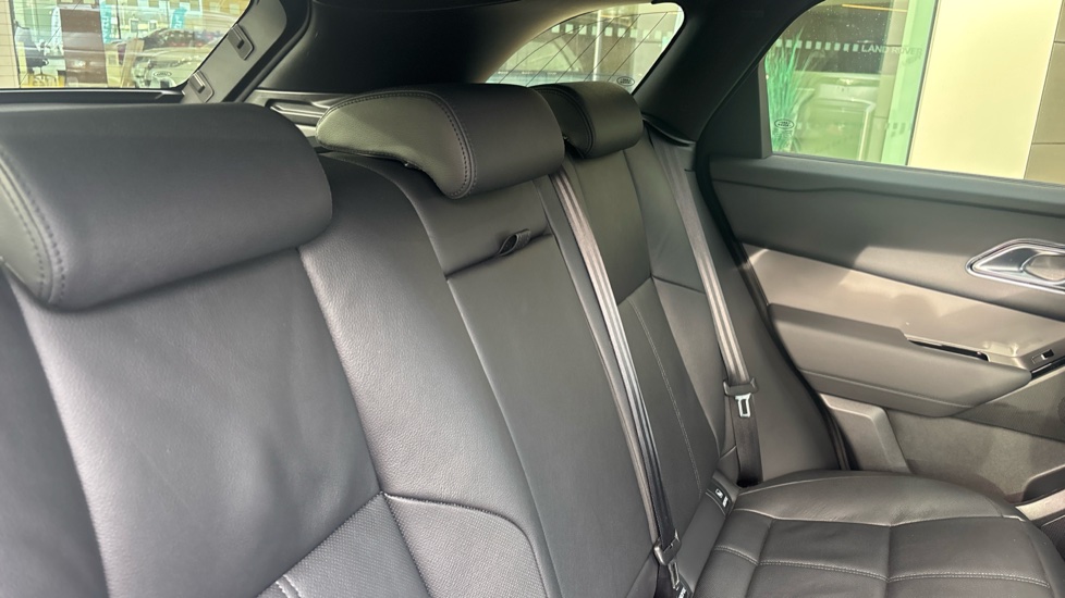 Land Rover Range Rover Velar 2.0 D200 MHEV Dynamic SE 5dr Auto Diesel Estate - Image 31