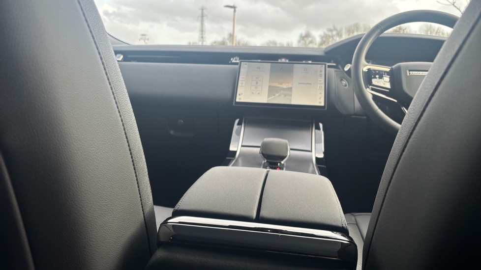 Land Rover Range Rover Velar 2.0 D200 MHEV Dynamic SE 5dr Auto Diesel Estate - Image 35