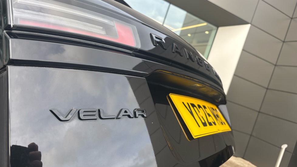 Land Rover Range Rover Velar 2.0 D200 MHEV Dynamic SE 5dr Auto Diesel Estate - Image 39