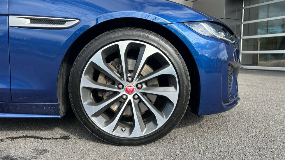 Jaguar XE 2.0 D200 R-Dynamic HSE 4dr Auto Diesel Saloon - Image 8