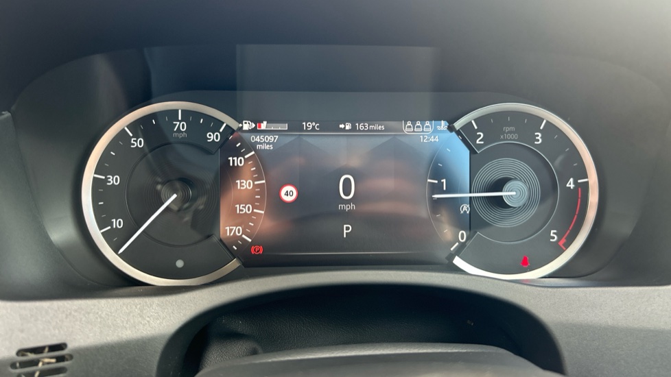 Jaguar XE 2.0 D200 R-Dynamic HSE 4dr Auto Diesel Saloon - Image 16