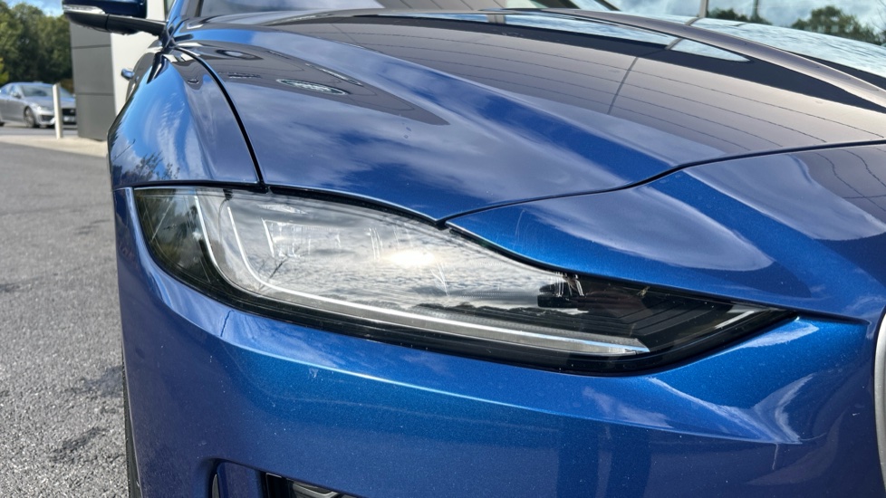 Jaguar XE 2.0 D200 R-Dynamic HSE 4dr Auto Diesel Saloon - Image 17
