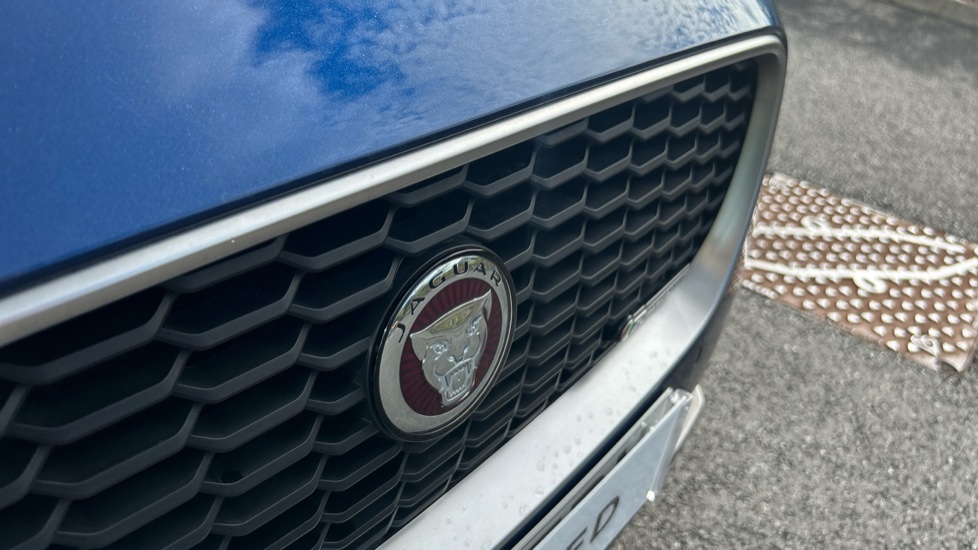 Jaguar XE 2.0 D200 R-Dynamic HSE 4dr Auto Diesel Saloon - Image 20