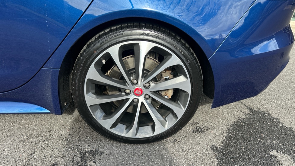 Jaguar XE 2.0 D200 R-Dynamic HSE 4dr Auto Diesel Saloon - Image 31