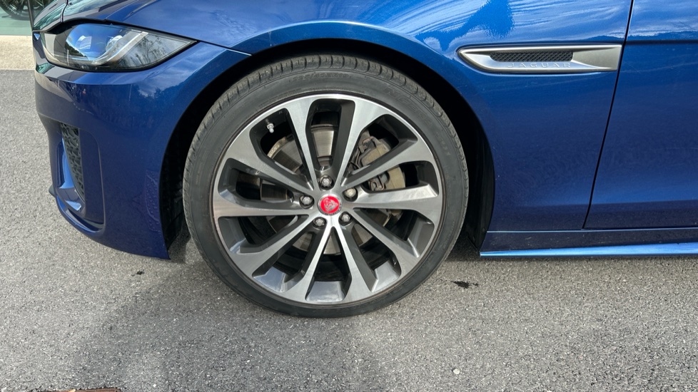 Jaguar XE 2.0 D200 R-Dynamic HSE 4dr Auto Diesel Saloon - Image 32