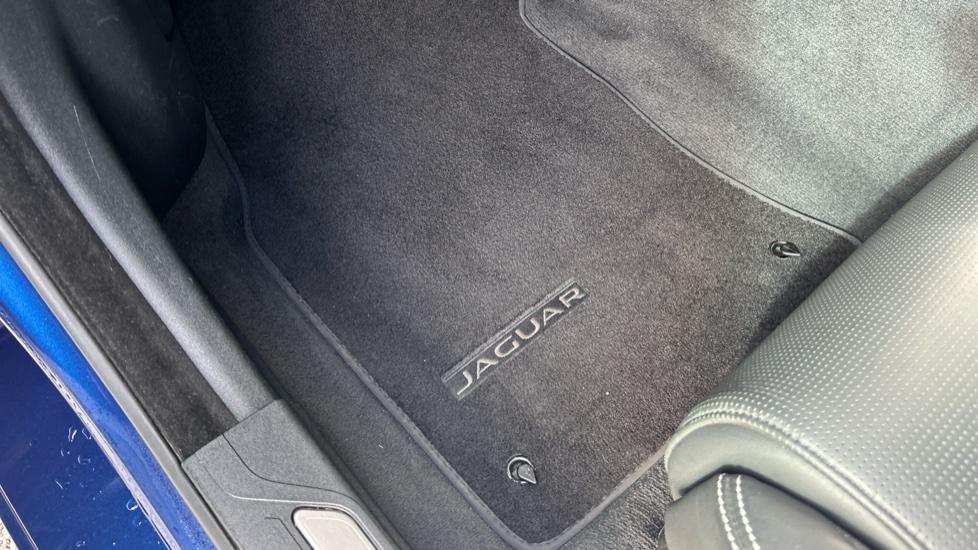 Jaguar XE 2.0 D200 R-Dynamic HSE 4dr Auto Diesel Saloon - Image 34